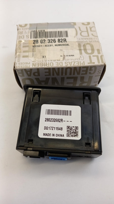 Original OE RENAULT USB/AUX Buchse 280232682R