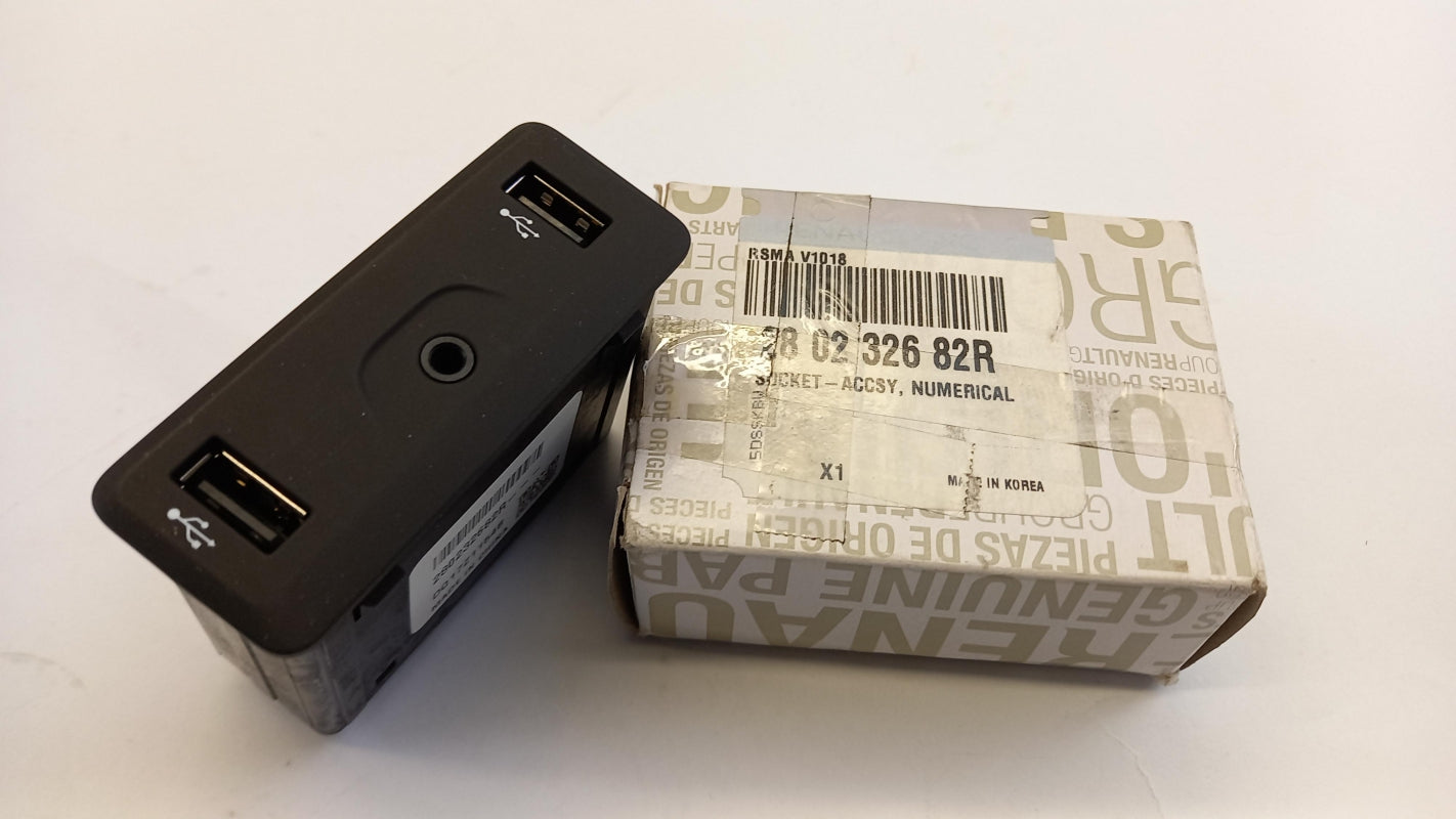 Original OE RENAULT USB/AUX socket 280232682R 