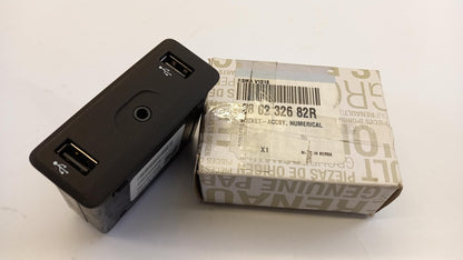 Original OE RENAULT USB/AUX Buchse 280232682R