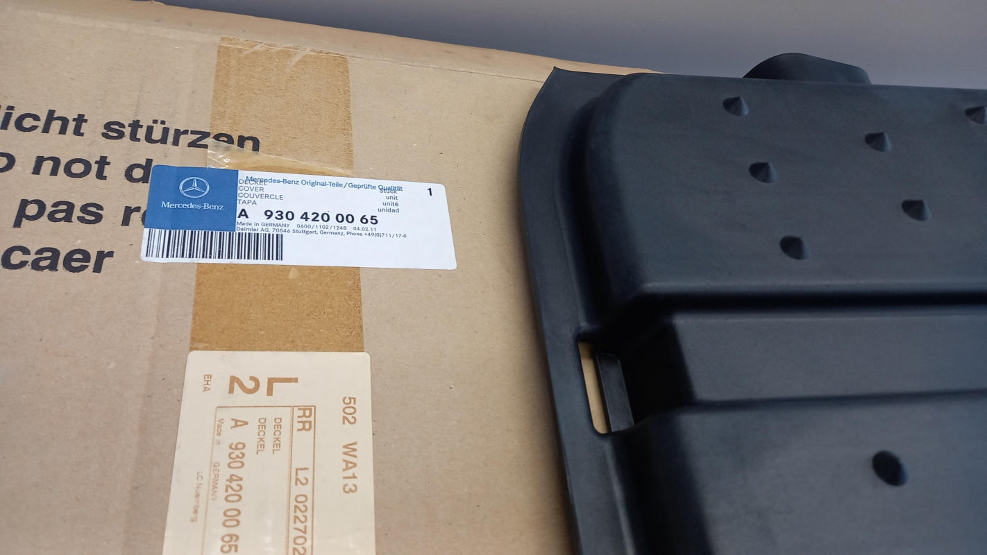 Original OE MERCEDES-BENZ Batteriefachabdeckung A9304200065