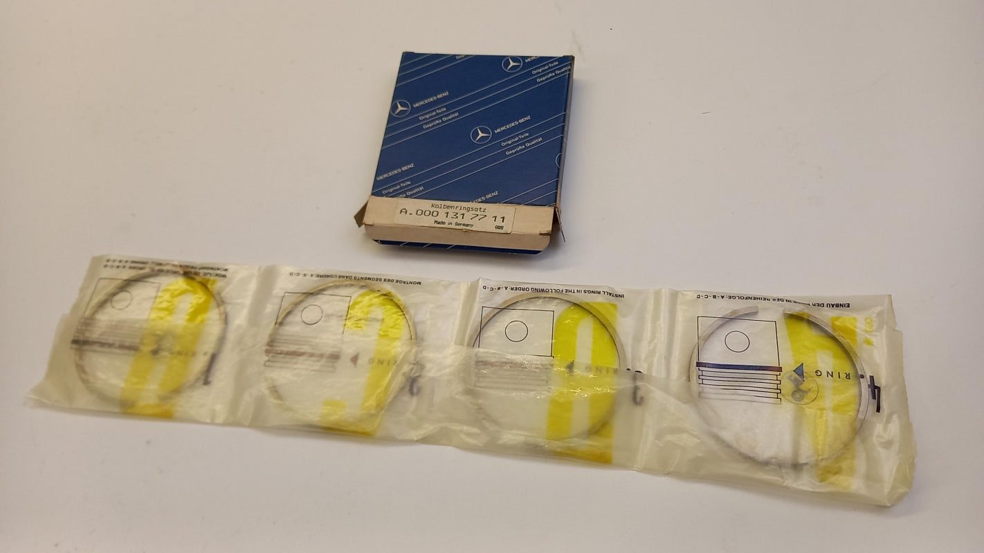 Original MERCEDES-BENZ Unimog piston ring set A0001317711 