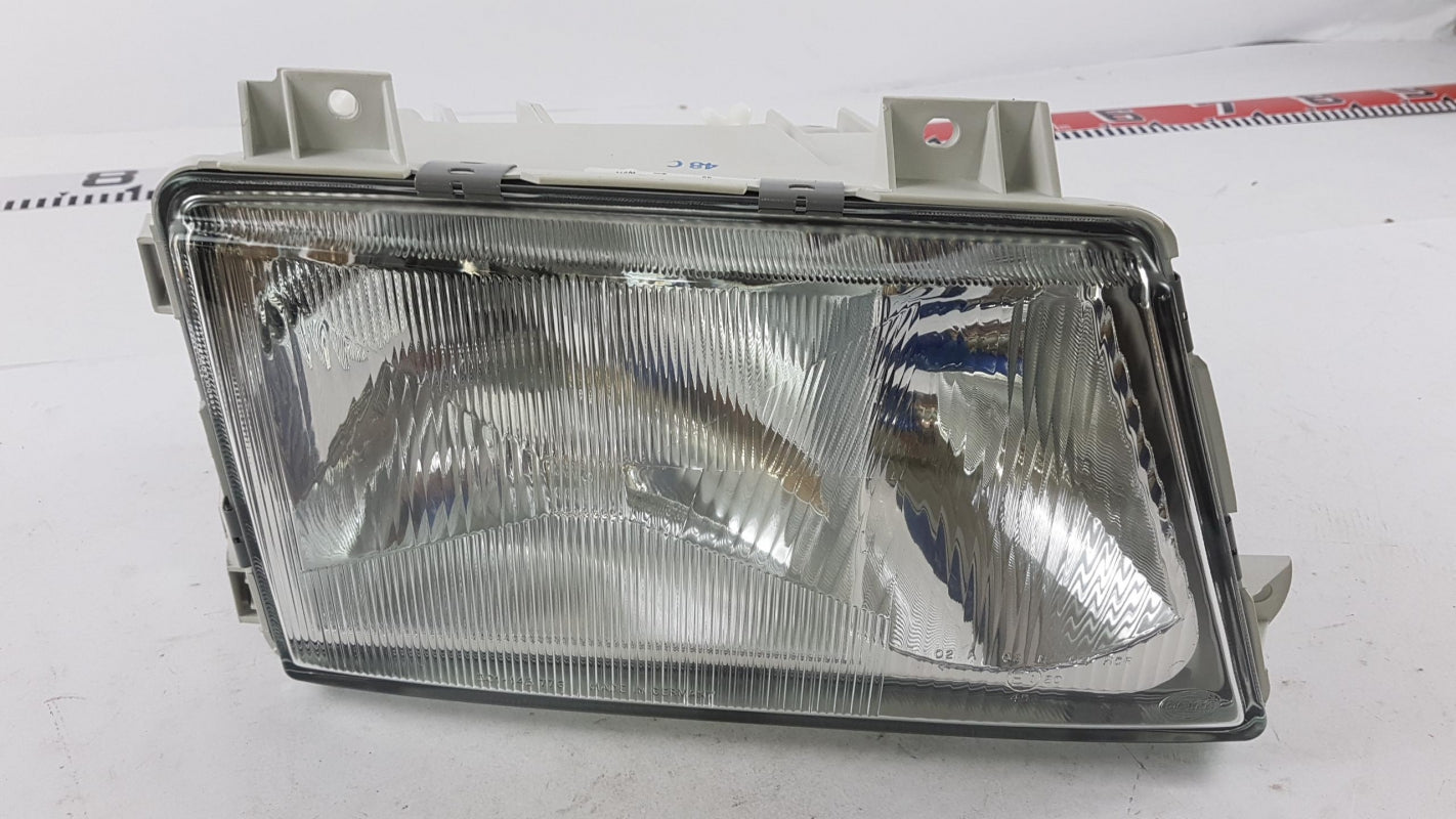 Original MERCEDES-BENZ W901 W902 W903 W904 Hauptscheinwerfer rechts A9018200261