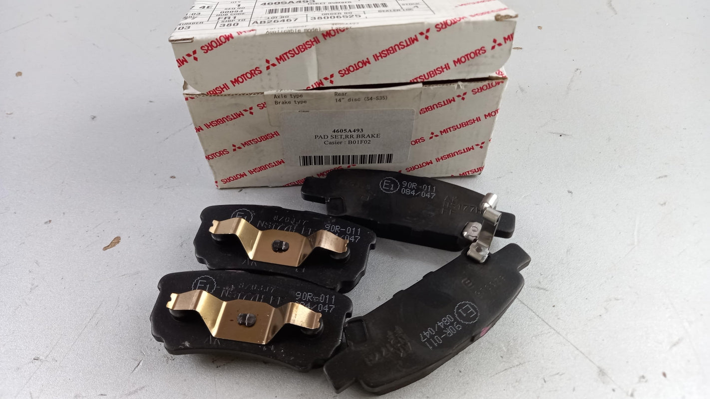 Original MITSUBISHI Lancer '07-'14 Lancer Sportback Bremsbeläge hinten 4605A493