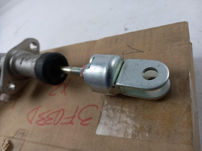 Original MITSUBISHI Pajero (1990-2004) Kupplungsgeberzylinder MR151616