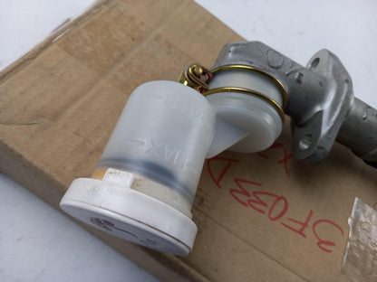 Original MITSUBISHI Pajero (1990-2004) Kupplungsgeberzylinder MR151616