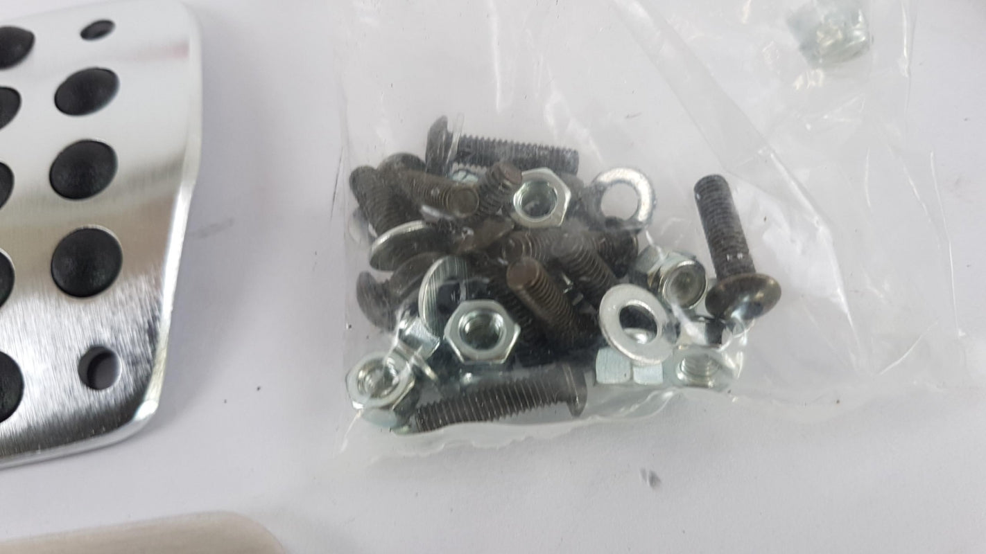 Original OE MITSUBISHI Pedalauflagen MZ313109