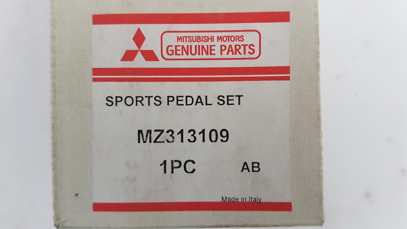 Original OE MITSUBISHI Pedalauflagen MZ313109