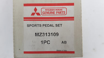 Original OE MITSUBISHI Pedalauflagen MZ313109