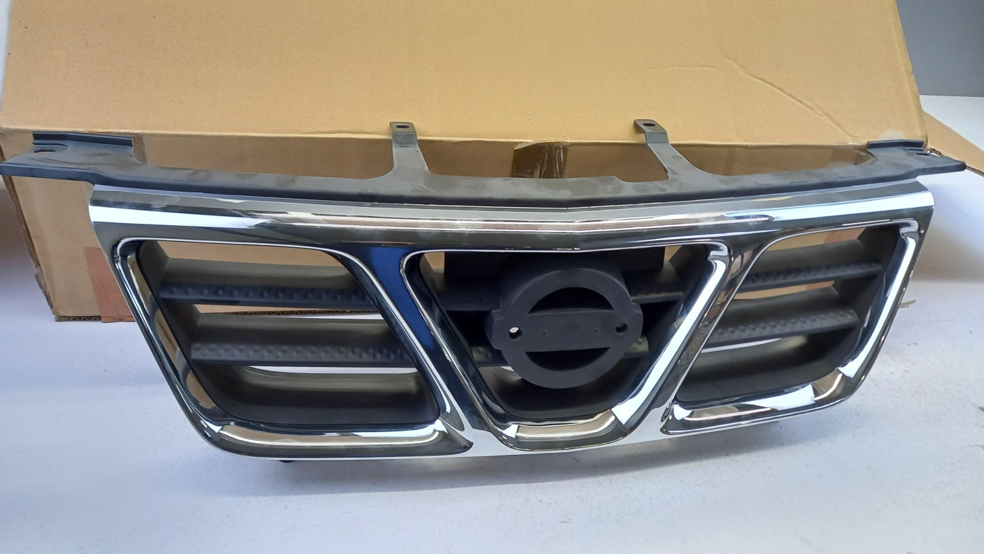 Original OE NISSAN Kühlergitter 623108H700