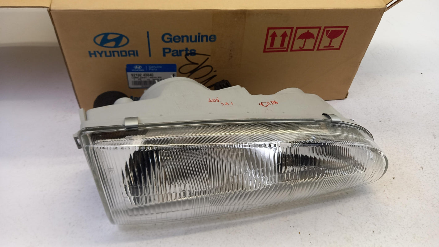 Original OE HYUNDAI/KIA headlight 9210243840 