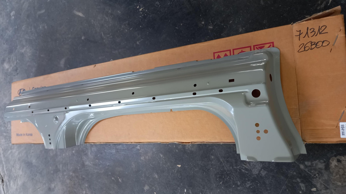 Original HYUNDAI Santa Fe (2000-2006) Schweller Links 7131226B00