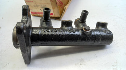 Original OE TOYOTA Hauptbremszylinder 4720126271