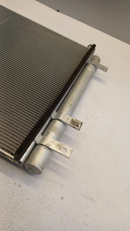 Original KIA Carnival Sedona GB VQ -2012 Klimakondensator 976064D100