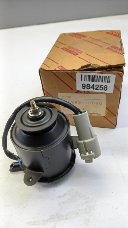 Original TOYOTA Corolla Camry Sprinter Kühlerlüfter Elektromotor 1636316030