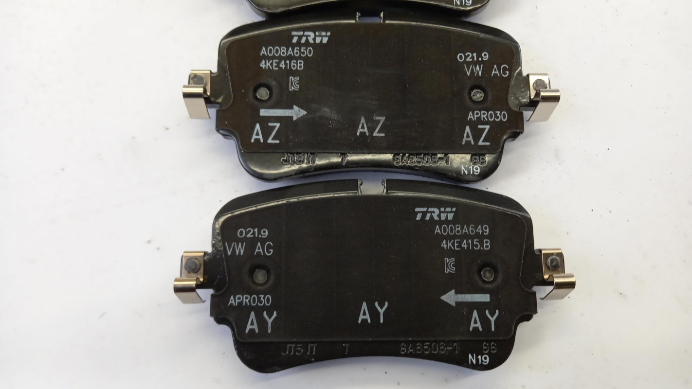Original OE Volkswagen Bremsbeläge 4KE698451A