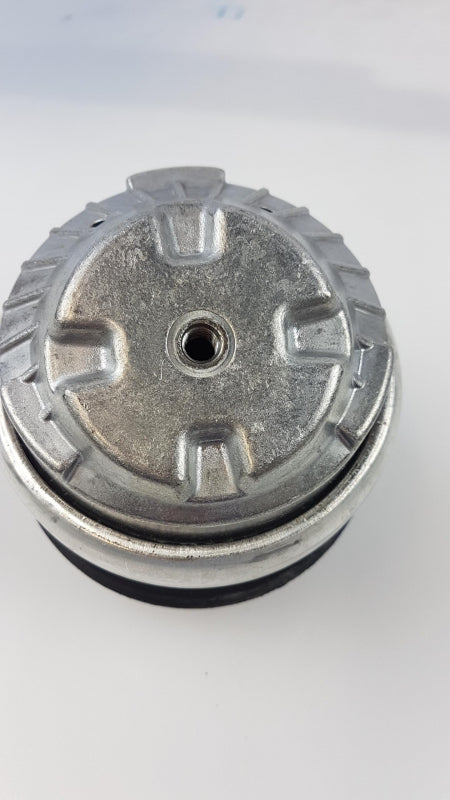 Original MERCEDES-BENZ E-klasse W211 Motorlager vorne links A2112402517