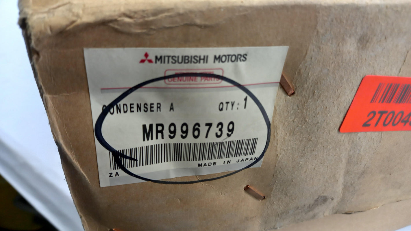 Original OE MITSUBISHI Space Runner 2000/2WD Klimakondensator MR996739