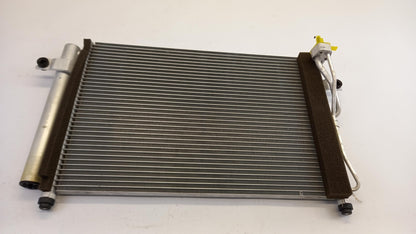 Original OE HYUNDAI/KIA Klimakondensator 976061C300
