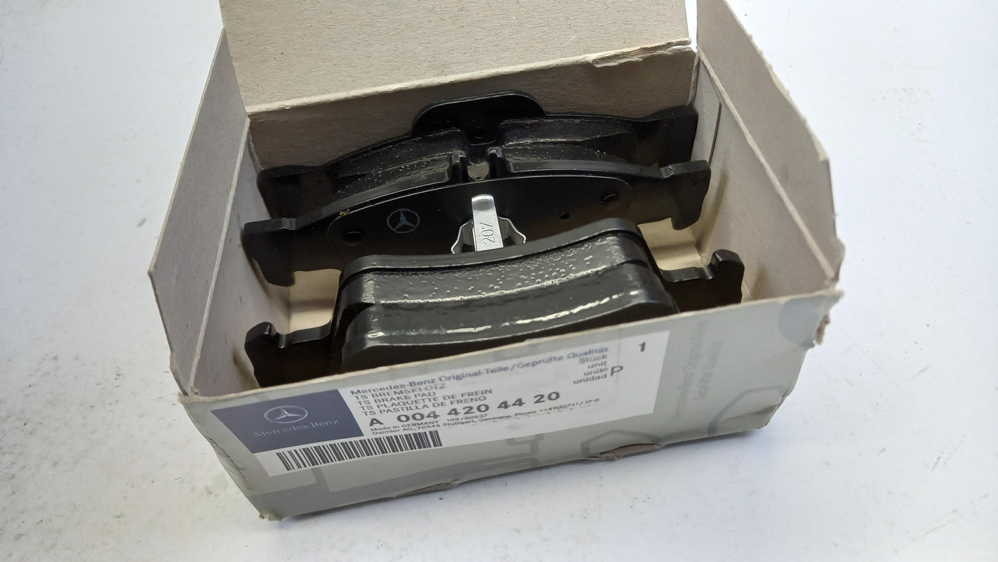 Original MERCEDES-BENZ E CL CLS S SL-klasse Bremsbeläge Hinteren A0044204420