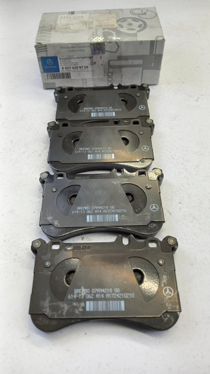 Original MERCEDES-BENZ SLK SLC R172 Bremsbeläge vorne A0074209720