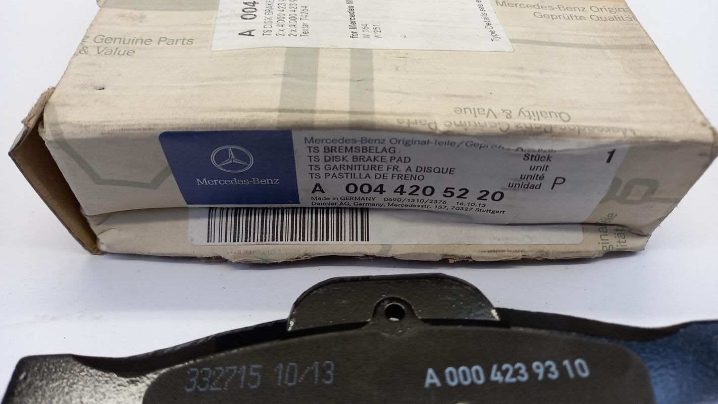 Original MERCEDES-BENZ W164 W251 Bremsbeläge Satz Hinten A0044205220