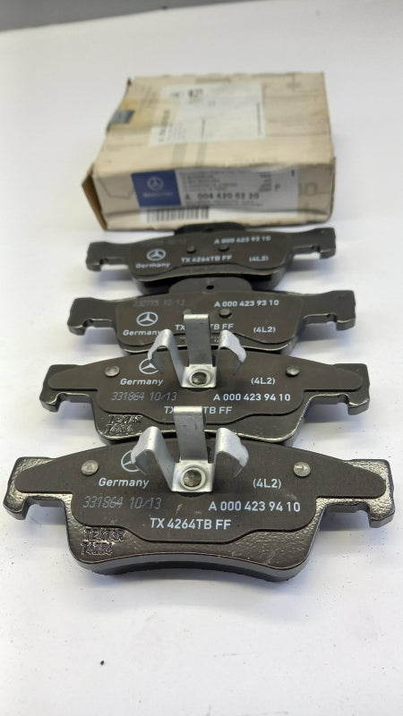 Original MERCEDES-BENZ W164 W251 Bremsbeläge Satz Hinten A0044205220