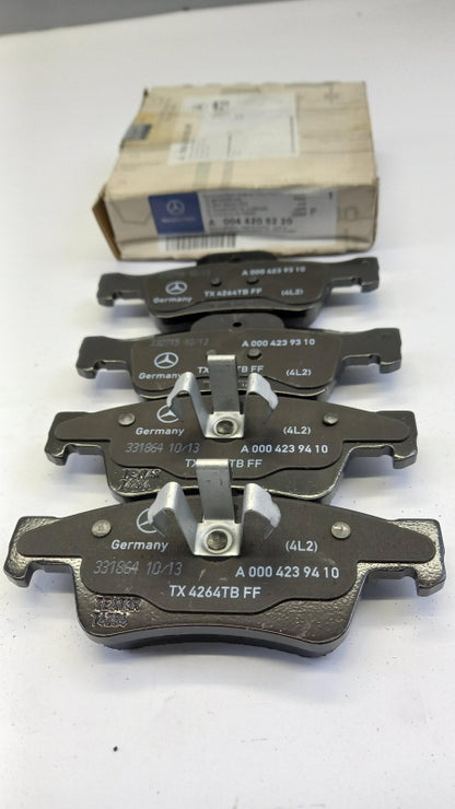Original MERCEDES-BENZ W164 W251 Bremsbeläge Satz Hinten A0044205220