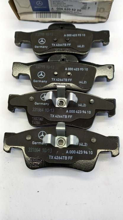 Original MERCEDES-BENZ W164 W251 Bremsbeläge Satz Hinten A0044205220