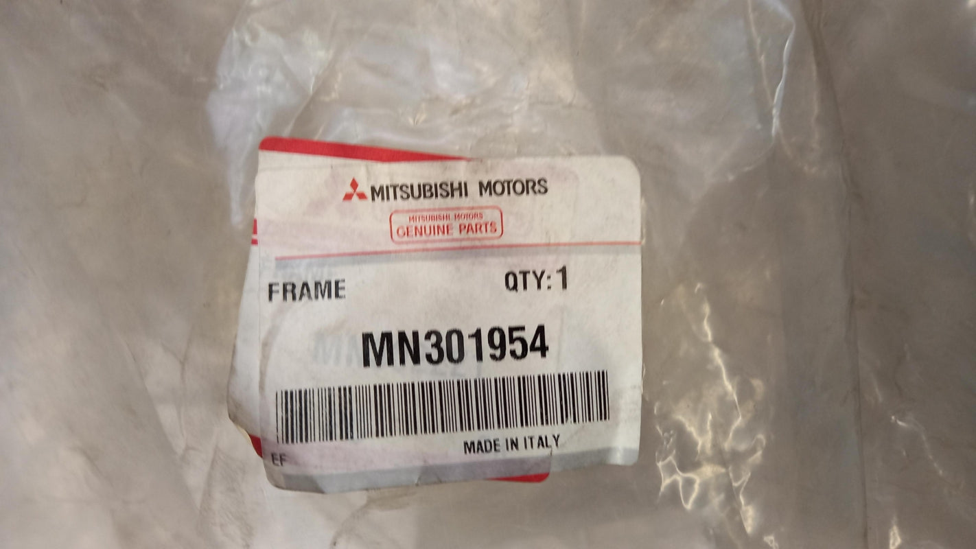 Original MITSUBISHI Colt CZC Cabrio 1.5 16V Scharnier MN301954