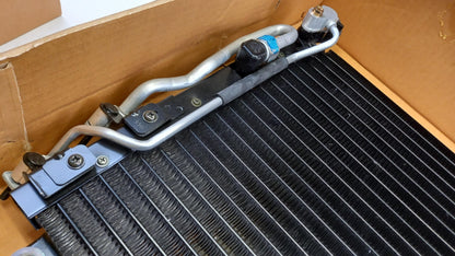 Original MITSUBISHI Chariot RVR Expo Space Runner Klimakondensator MR116930