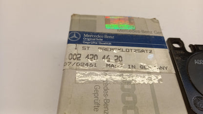 Original MERCEDES-BENZ C-klasse W202 E W210 Bremsbeläge hinten A0024204620