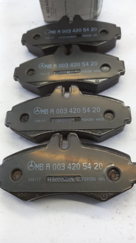 Original MERCEDES-BENZ W638 Vito Bremsbeläge Bremsklötze vorne A0034205420