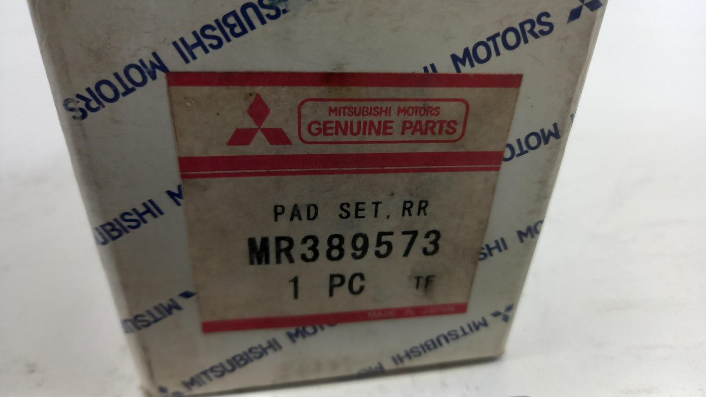 Original MITSUBISHI 3000GT (1990-2000) Bremsbeläge Satz Hinten MR389573