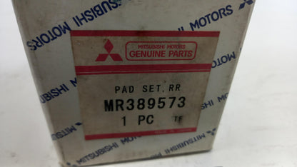 Original MITSUBISHI 3000GT (1990-2000) Bremsbeläge Satz Hinten MR389573