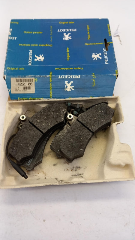 Original PEUGEOT J5 CITROEN C25 Bremsbeläge vorne 425106