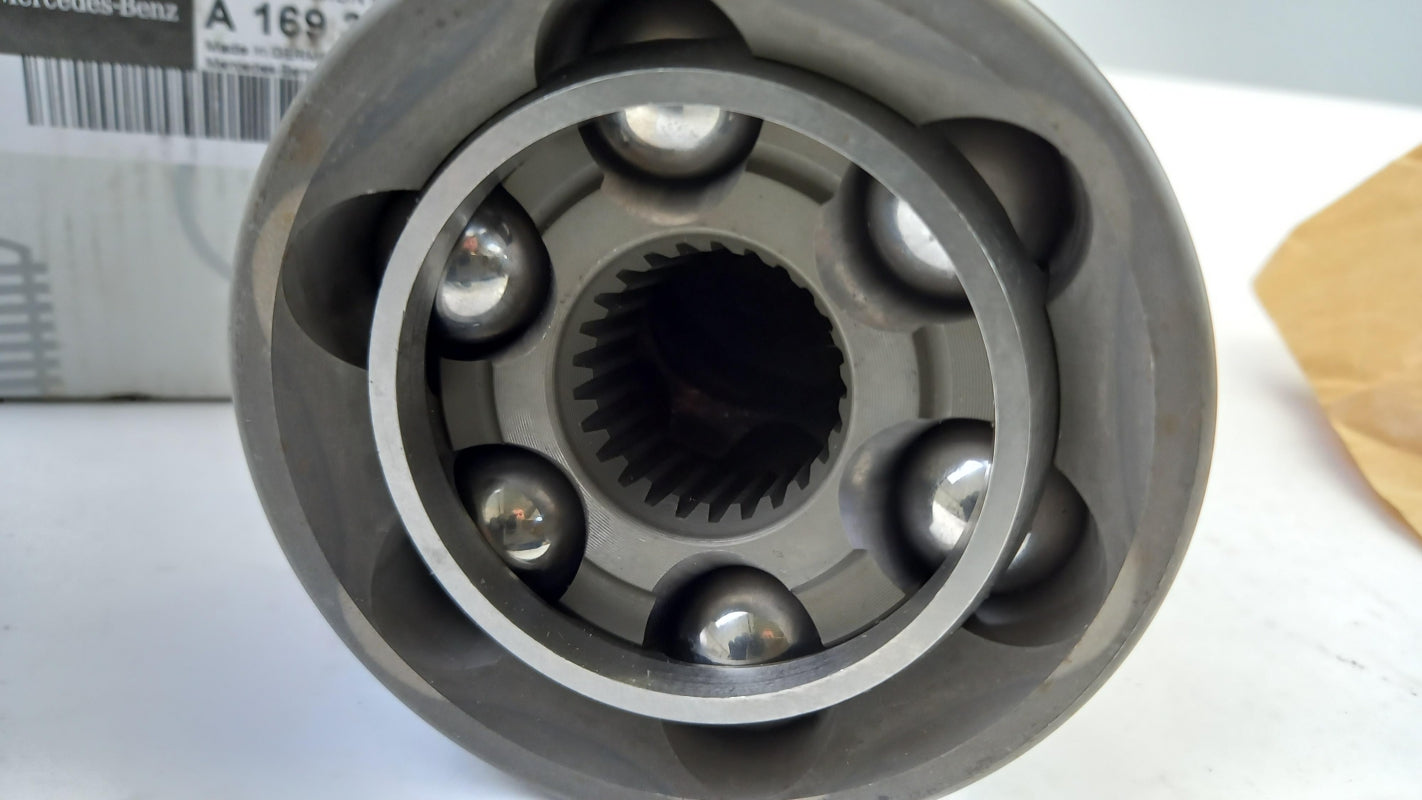 Original OE MERCEDES-BENZ Antriebswelle Gelenksatz A1693600975