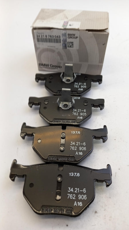 Original BMW 5' E60 E61 6' E63 E64 Bremsbeläge Bremsklötze hinten 34216763043