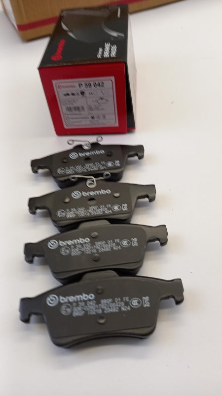 BREMBO für OPEL Vectra-C Signum FORD Focus II Bremsbeläge Satz Hinten P59042