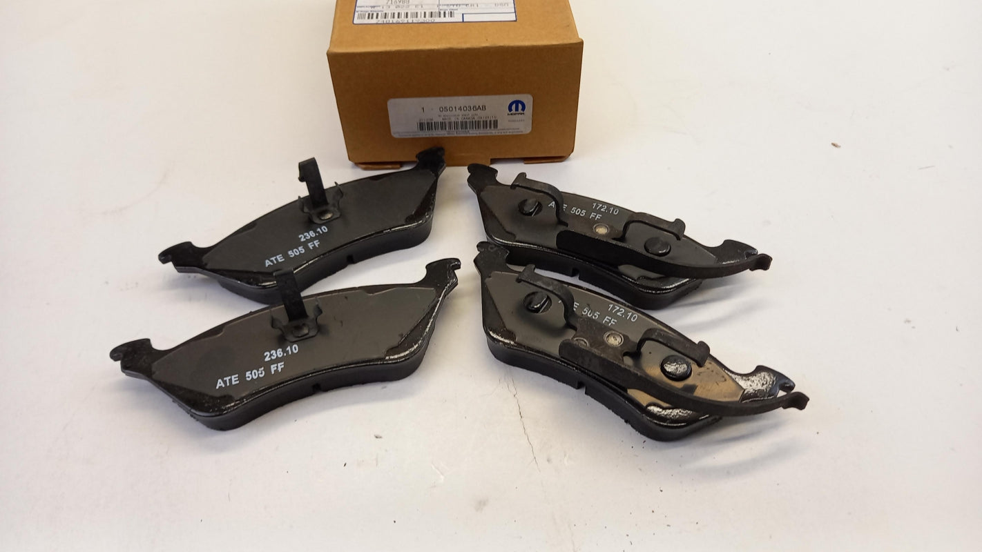 Original DODGE Caravan CHRYSLER Voyager Bremsbeläge hinten 05014036AB