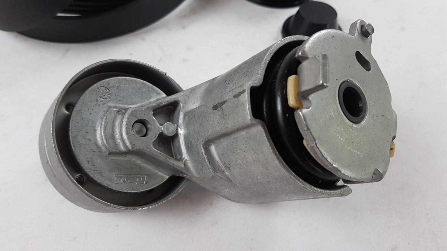 Original RENAULT Megane III Scenic III 1.4i Keilrippenriemensatz 117207538R