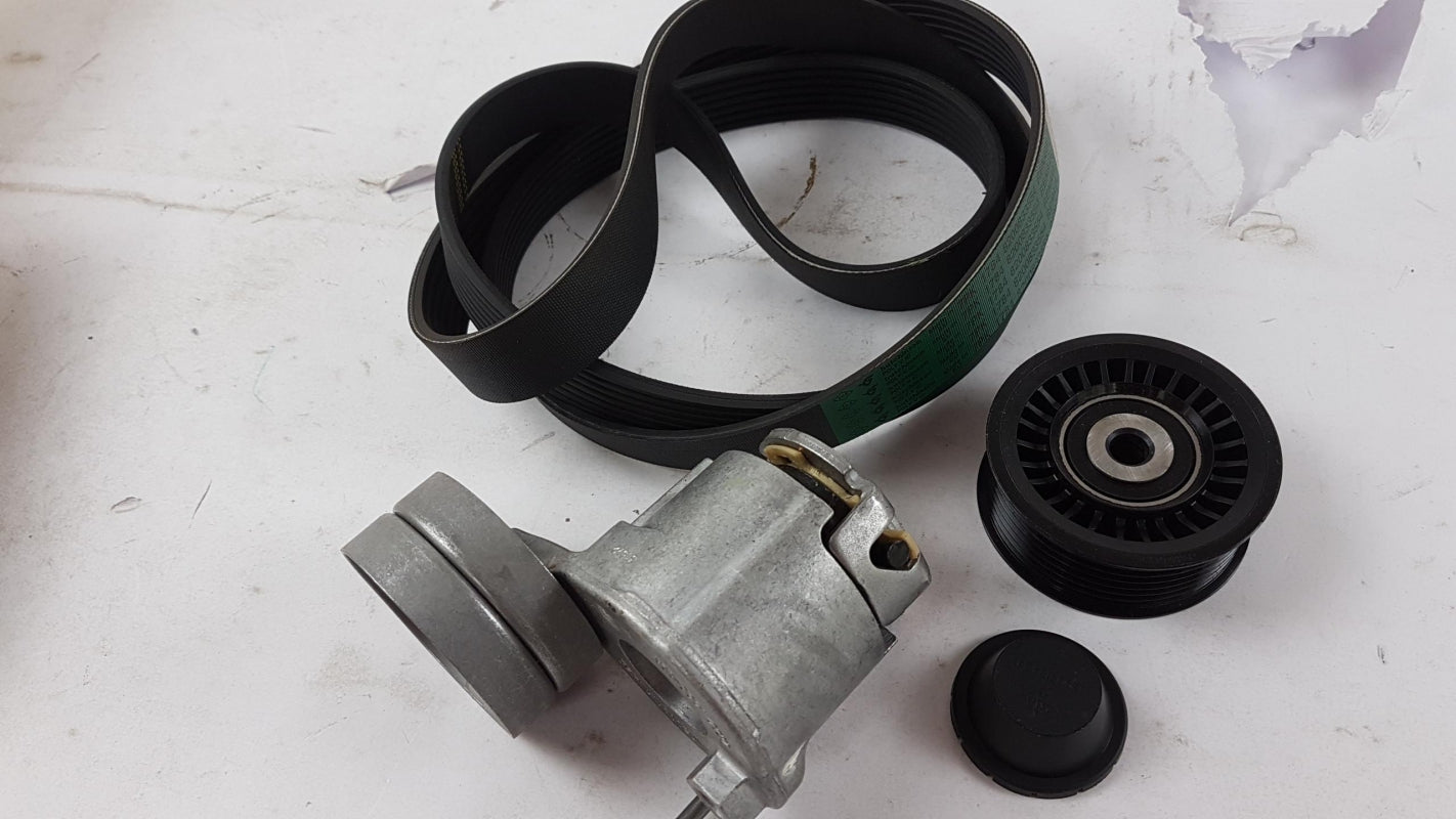 Original RENAULT Megane III Scenic III 1.4i Keilrippenriemensatz 117207538R