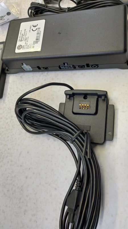 Original OE Volkswagen Telefon Montagesatz 000051473A