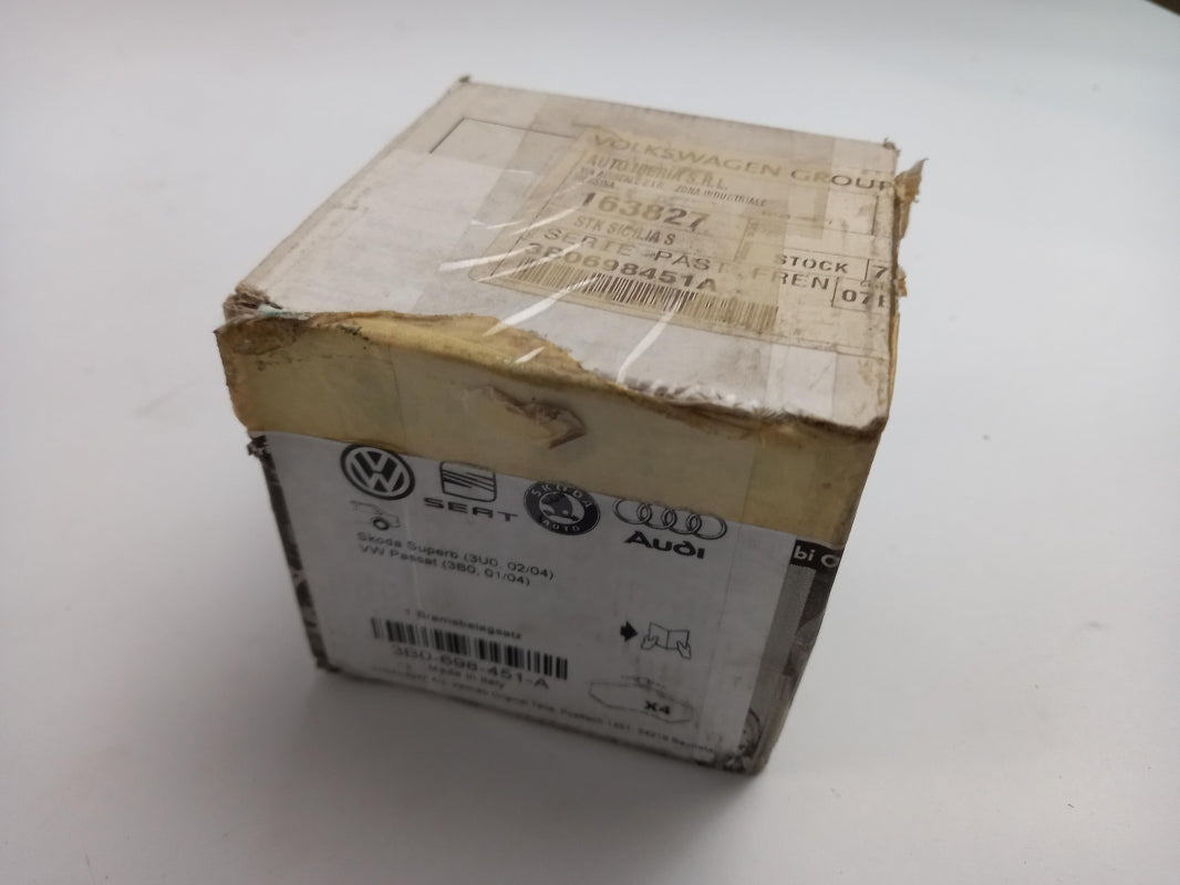 Original VW Passat SKODA Superb Bremsbeläge Bremsklötze hinten 3B0698451A