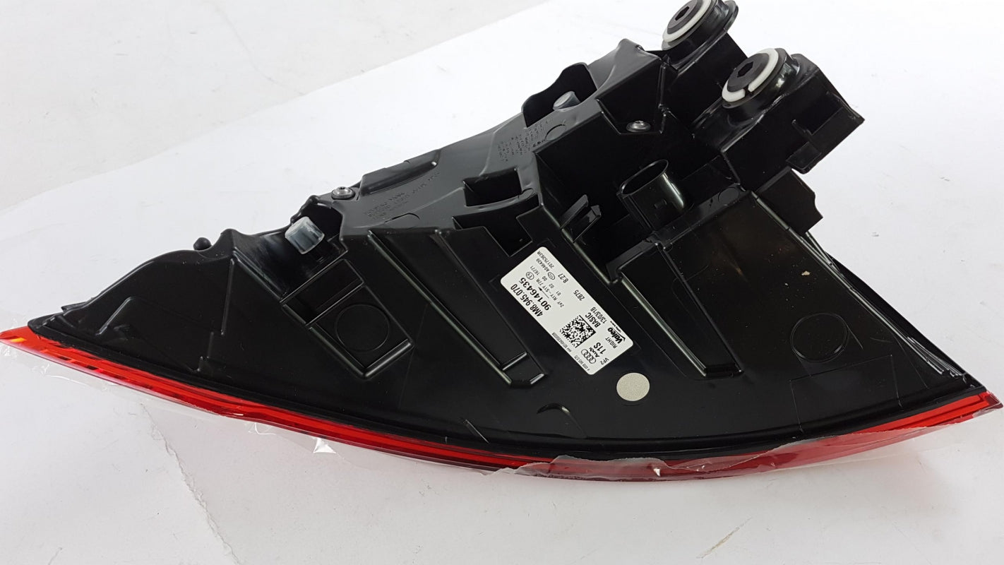 Original AUDI Q8 Heckleuchte Rückleuchte Schlussleuchte LED Rechts 4M8945070