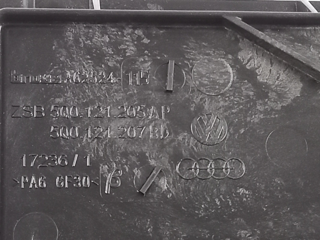 Original OE Volkswagen Lüfterzarge 5Q0121205AP