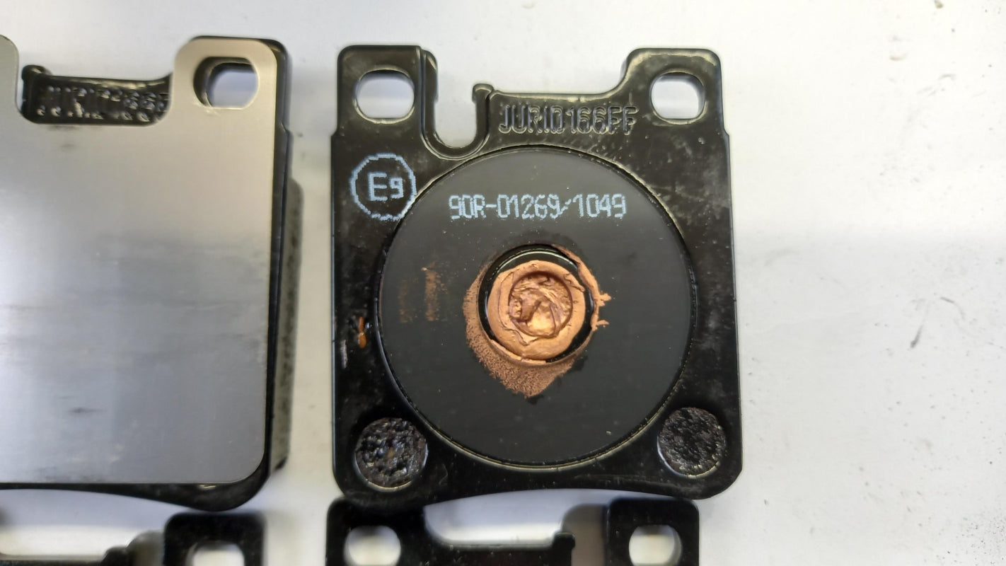 Original MERCEDES-BENZ E-Klasse W210 Bremsbeläge Satz Hinten A0044209220