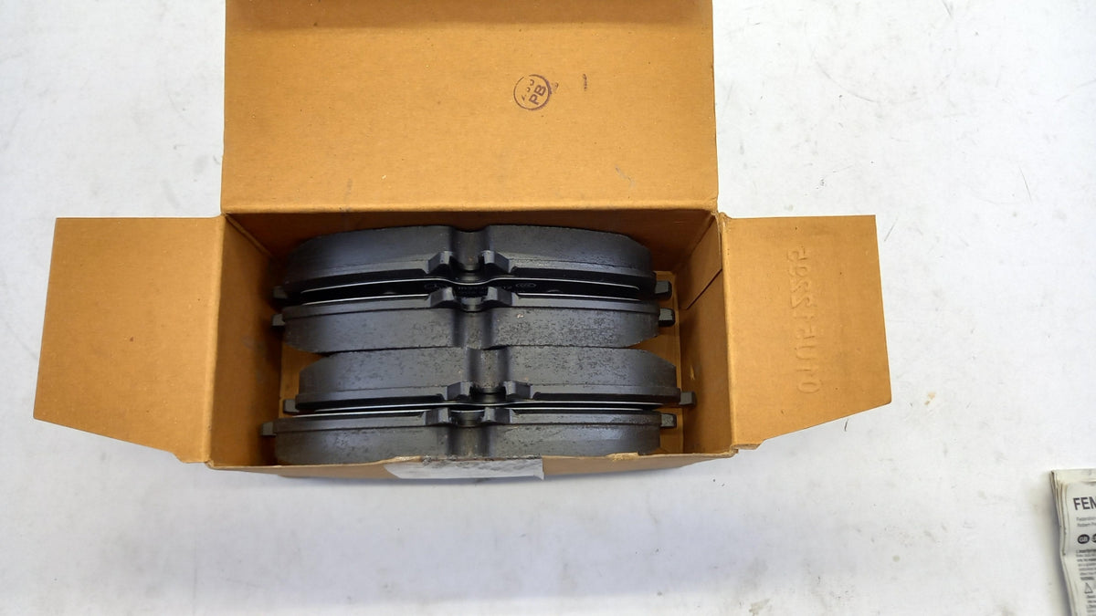 Original OE MERCEDES-BENZ Bremsbeläge A9064211700