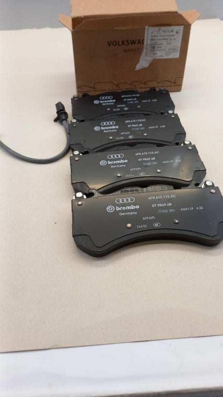 Original AUDI RS6 (2013-2018) Bremsbeläge Satz Vorne 4G0698151AE