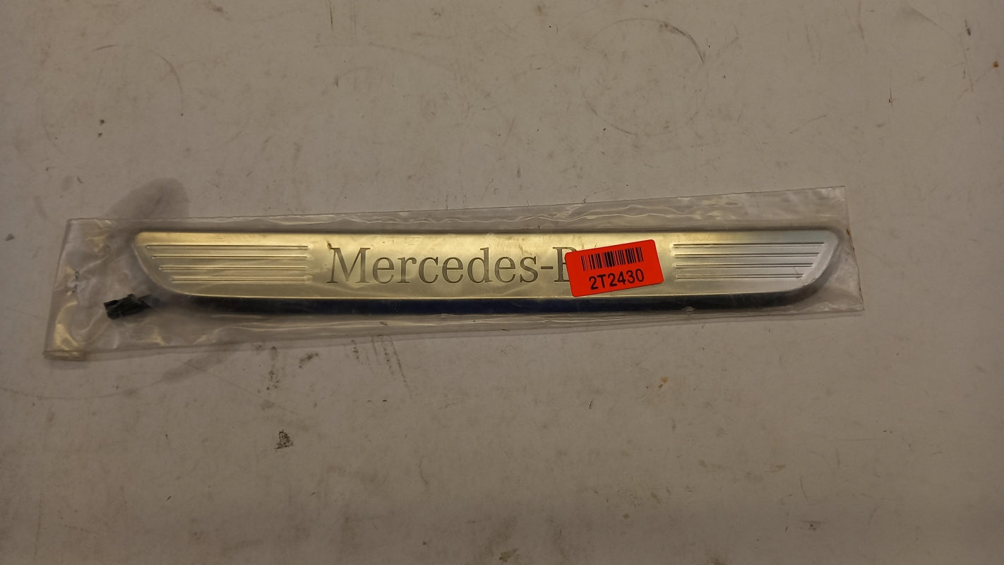 Original MERCEDES-BENZ W205 C253 W213 Einstiegsleiste vorne rechts A2056800735