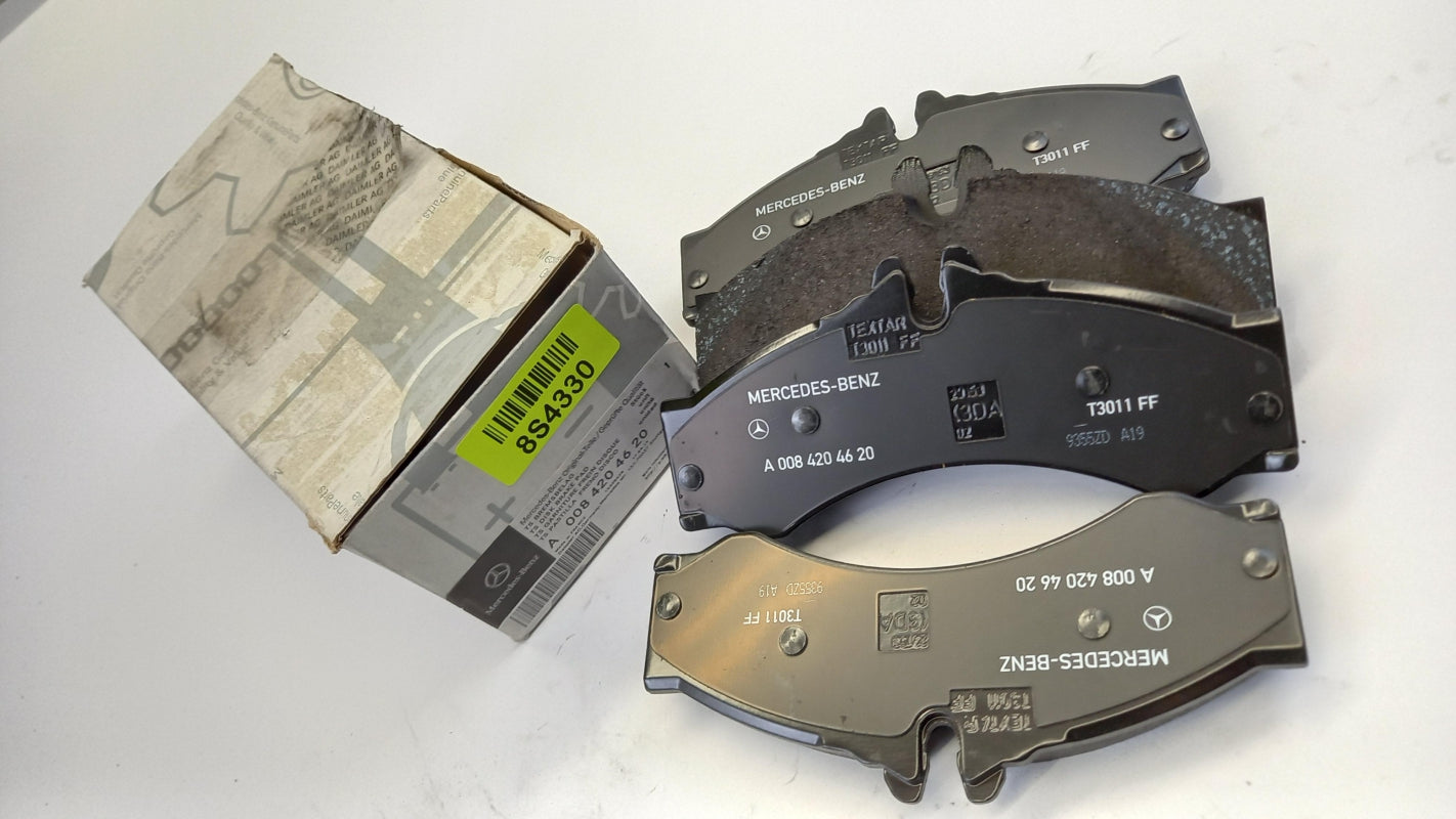 Original MERCEDES-BENZ Sprinter 901-904 Bremsbeläge Satz Vorne A0084204620